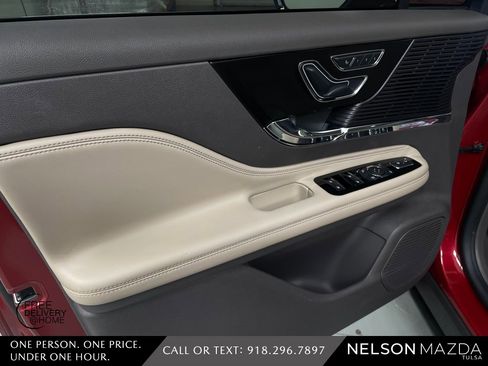 Used 2022 Lincoln Corsair FWD w/ Premium Package image 16