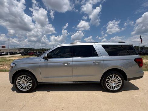 Used 2024 Ford Expedition Max Limited RWD image 5
