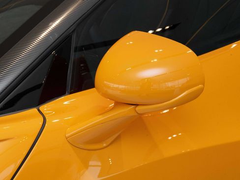 Used 2026 McLaren Artura Spider RWD image 50