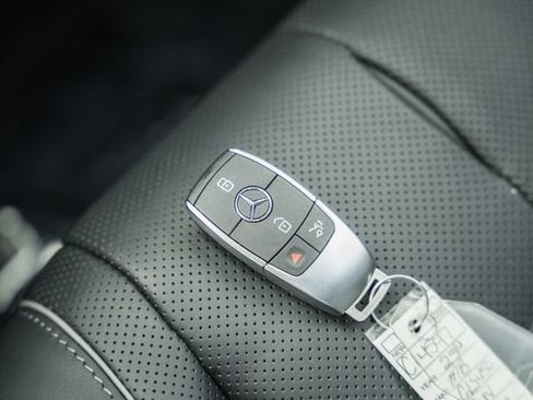 Used 2025 Mercedes-Benz GLS 450 4MATIC image 46