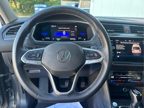 Used 2023 Volkswagen Tiguan SE AWD/4WD image 25