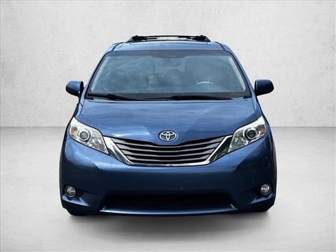 Used 2014 Toyota Sienna XLE FWD image 3