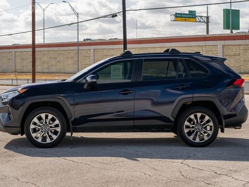 Used 2021 Toyota RAV4 XLE Premium image 4