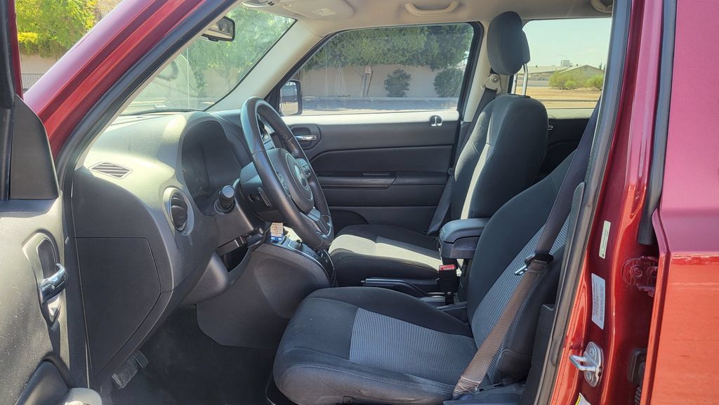 Used 2014 Jeep Patriot Latitude FWD image 26
