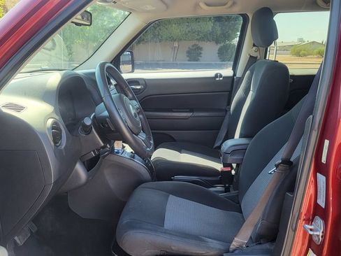 Used 2014 Jeep Patriot Latitude FWD image 26