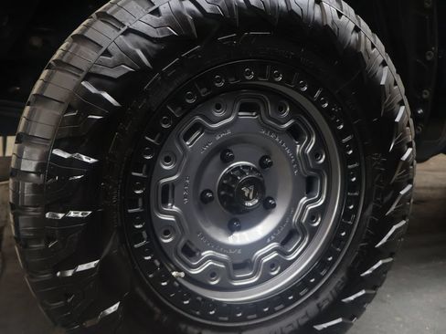 Used 2018 Toyota Tundra SR5 w/ SR5 Upgrade Package RWD image 31