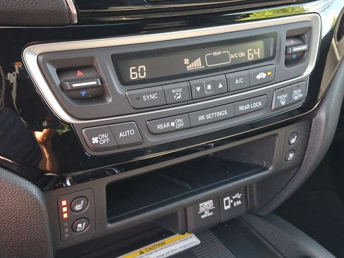 Used 2023 Honda Passport Elite image 16