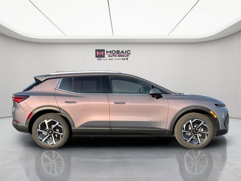 New 2026 Chevrolet Equinox EV LT image 8