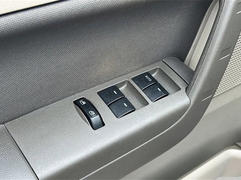 Used 2010 Ford Focus SE image 13