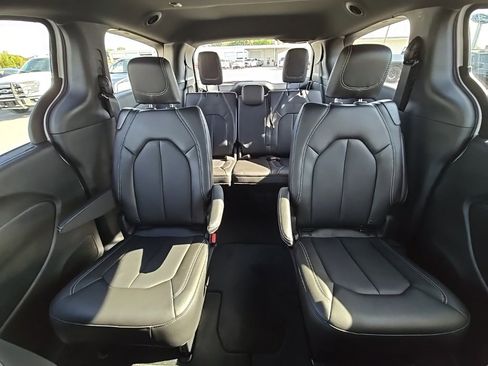 New 2026 Chrysler Pacifica Select w/ S Appearance Package image 22