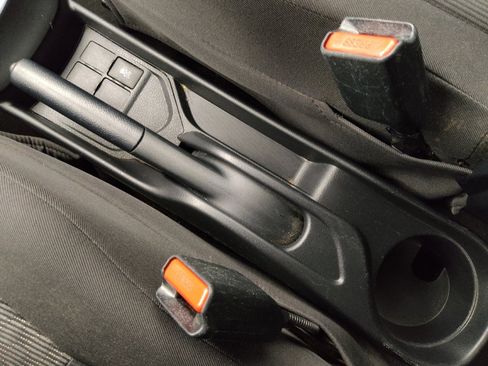 Used 2017 Toyota Yaris L image 26