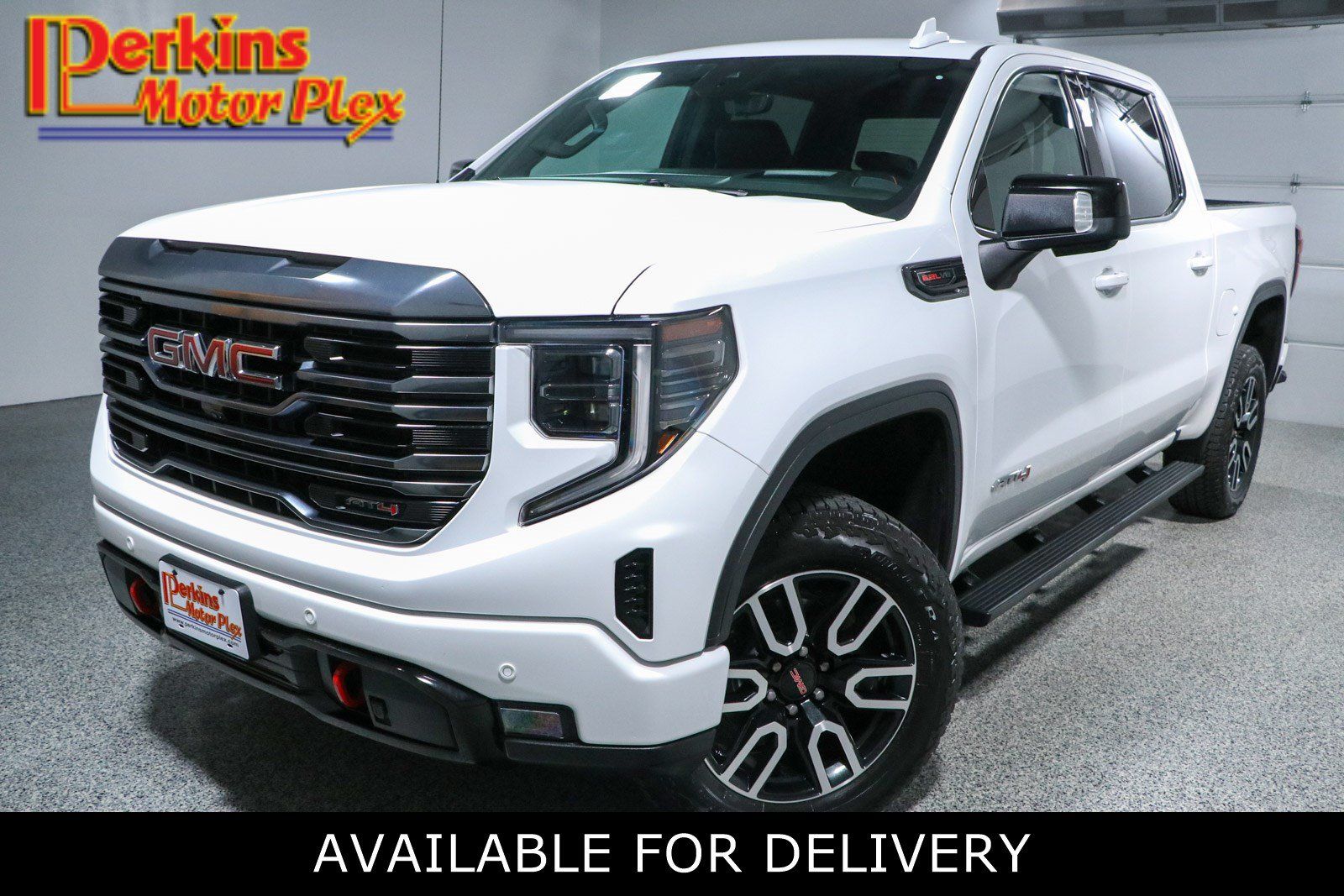 Used 2023 GMC Sierra 1500 AT4 w/ Technology Package AWD/4WD image 1