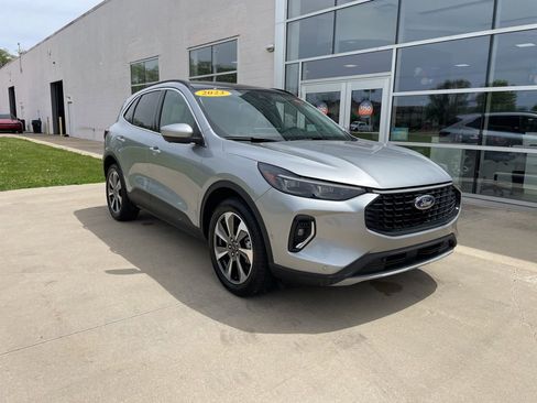 Certified 2023 Ford Escape Platinum w/ Premium Technology Package AWD/4WD image 1