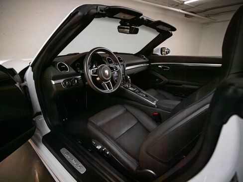 Used 2023 Porsche 718 Boxster S RWD image 4