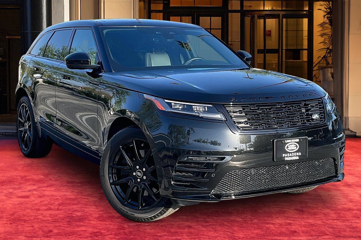 Used 2026 Land Rover Range Rover Velar Dynamic SE AWD/4WD image 2