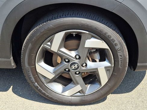 Used 2024 Hyundai Venue SEL FWD image 8