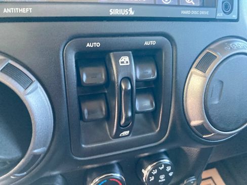 Used 2018 Jeep Wrangler Unlimited Sport w/ Quick Order Package 24W AWD/4WD image 14
