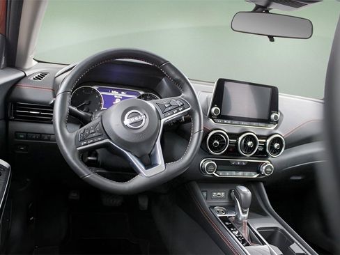 Used 2025 Nissan Sentra SR w/ SR Premium Package image 21