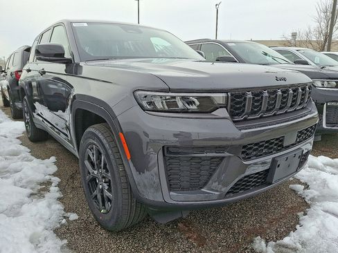 New 2026 Jeep Grand Cherokee Laredo image 3