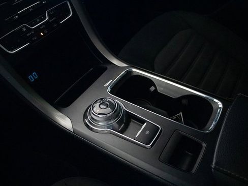 Used 2020 Ford Fusion SE image 30