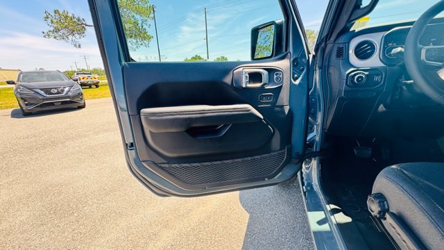 New 2026 Jeep Wrangler Unlimited Sahara w/ Technology Group AWD/4WD image 12