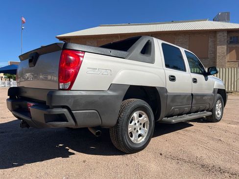 Used 2005 Chevrolet Avalanche Z71 w/ Sun And Sound Package AWD/4WD image 7