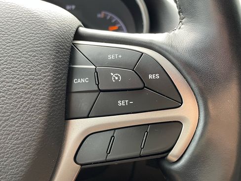 Used 2021 Jeep Grand Cherokee Laredo X RWD image 6
