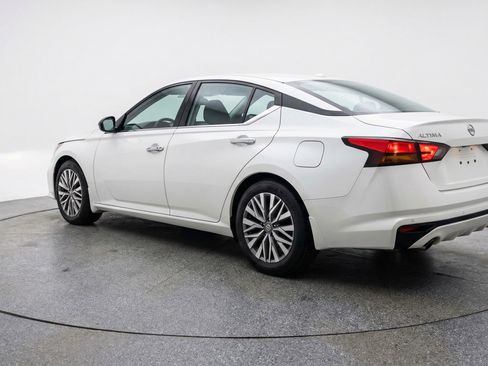 Used 2025 Nissan Altima 2.5 SV FWD image 6