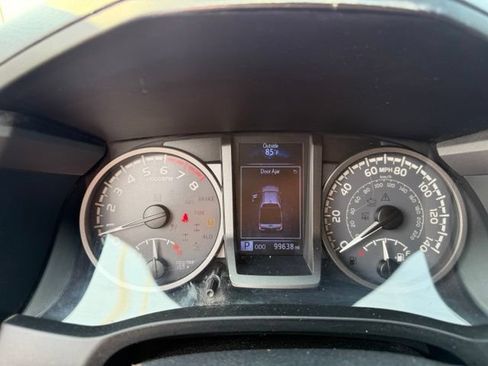 Used 2020 Toyota Tacoma SR5 AWD/4WD image 16