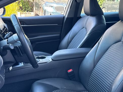 Used 2024 Toyota Camry SE image 21