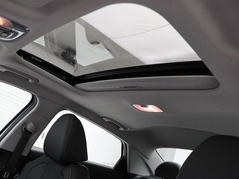 Used 2023 Hyundai Elantra Limited image 16