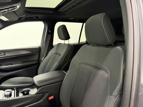 New 2025 Jeep Grand Cherokee Laredo X image 18