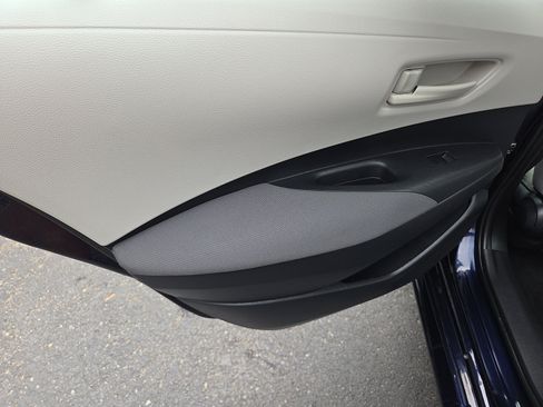 Used 2022 Toyota Corolla LE w/ Carpet Mat Package (TMS) FWD image 21