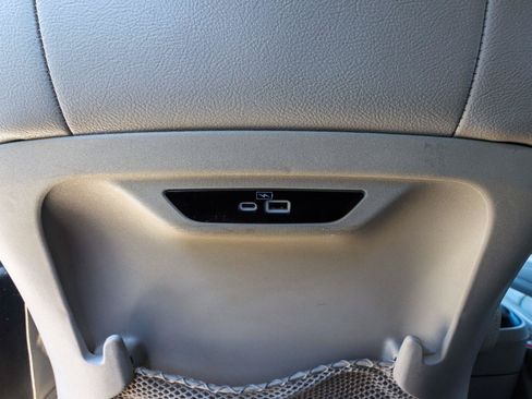 Used 2021 Chrysler Pacifica Touring-L FWD image 32