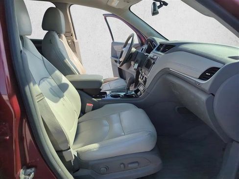 Used 2017 Chevrolet Traverse LT image 27