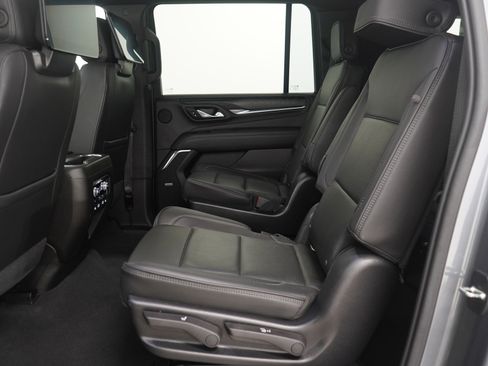 Used 2021 GMC Yukon XL Denali w/ Denali Premium Package image 16