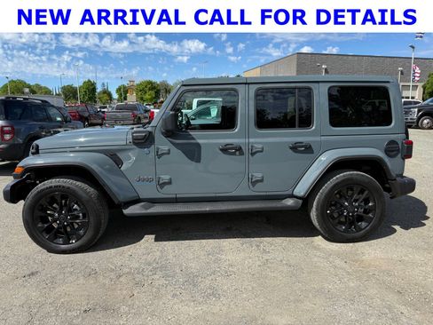 Used 2025 Jeep Wrangler Unlimited Sahara image 2