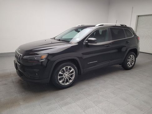 Used 2019 Jeep Cherokee Latitude Plus w/ Comfort/Convenience Group FWD image 2