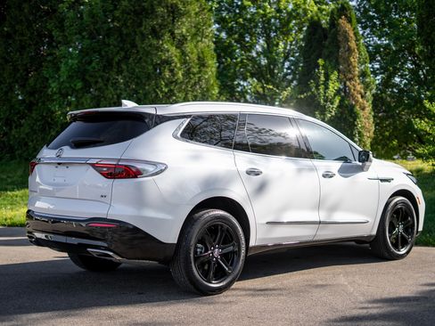 Used 2024 Buick Enclave Essence w/ Sport Touring Edition FWD image 5