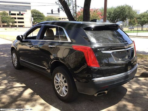 Used 2019 Cadillac XT5 FWD image 6