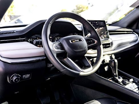 Used 2023 Jeep Compass Limited image 15