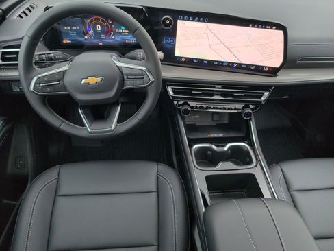 New 2026 Chevrolet Traverse LT w/ Sun and Wheel Package FWD image 25