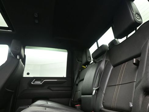 Used 2024 Chevrolet Silverado 2500 High Country w/ High Country Premium Package image 12