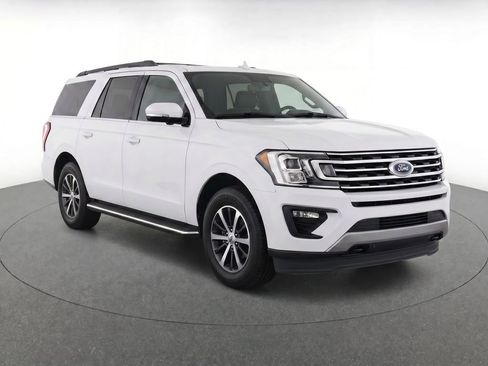 Used 2018 Ford Expedition Max XLT w/ Equipment Group 202A RWD image 2