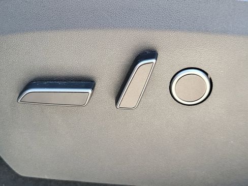 Used 2023 Tesla Model Y Long Range AWD/4WD image 29