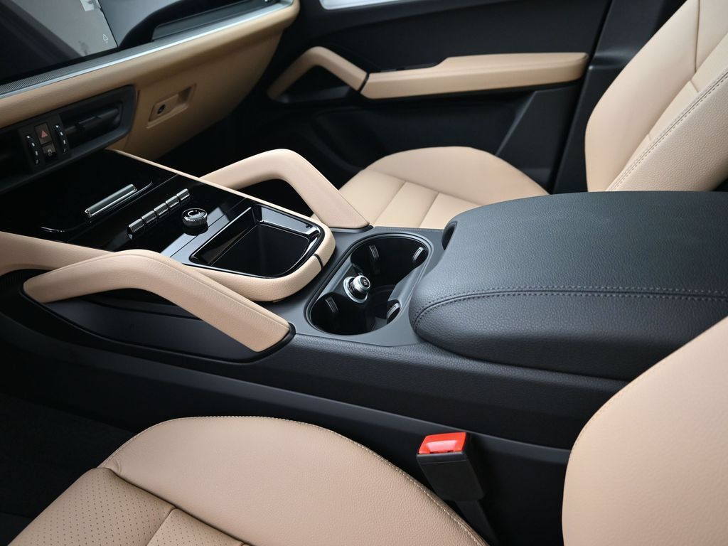 Certified 2026 Porsche Cayenne AWD/4WD image 21