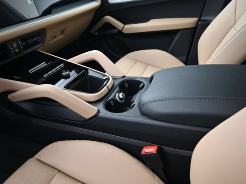 Certified 2026 Porsche Cayenne AWD/4WD image 21