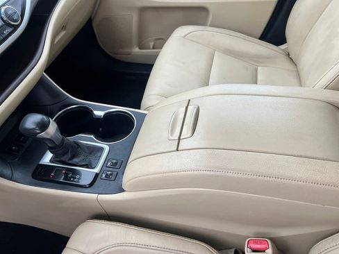 Used 2018 Toyota Highlander XLE image 26