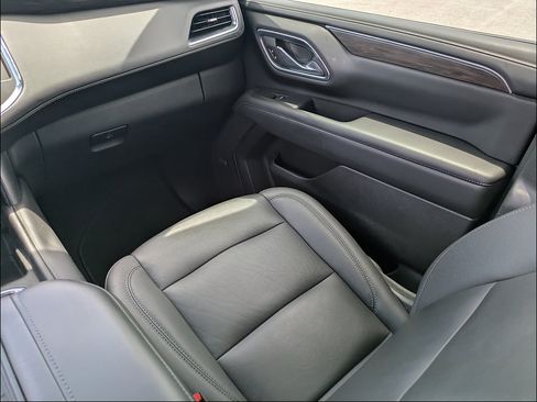 Used 2023 Chevrolet Tahoe Z71 w/ Luxury Package AWD/4WD image 18