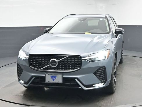 Used 2023 Volvo XC60 B5 Ultimate w/ Climate Package image 3